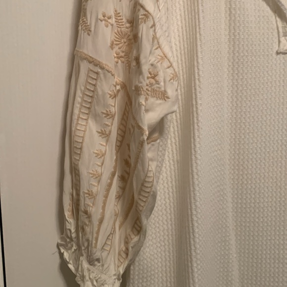 Like new women’s size, large cream, colored top with embroidery on the sleeves - Picture 2 of 5